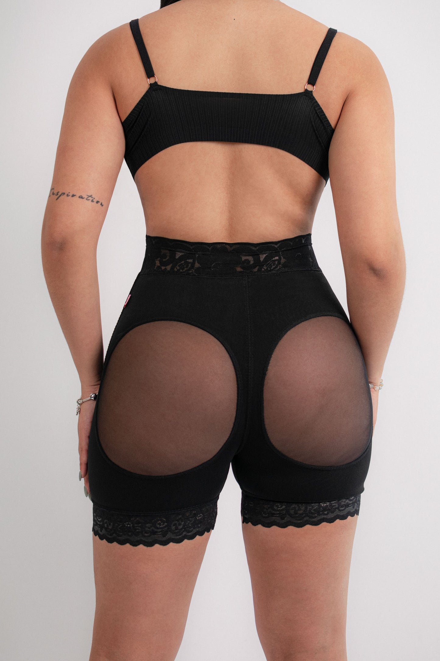 SHORT LEVANTA GLUTEO INVISIBLE